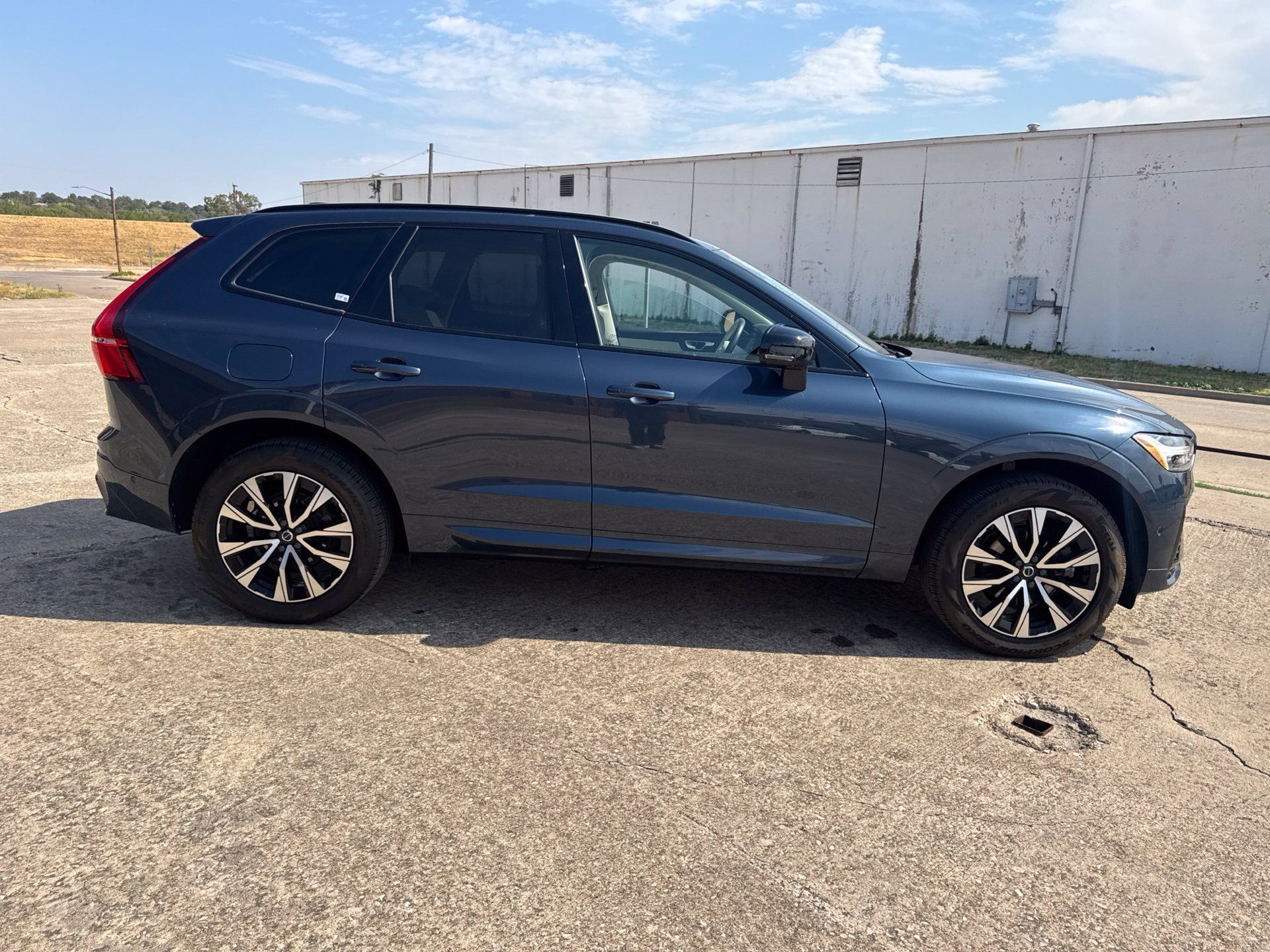 Used 2025 Volvo XC60 B5 Plus AWD/4WD image 5