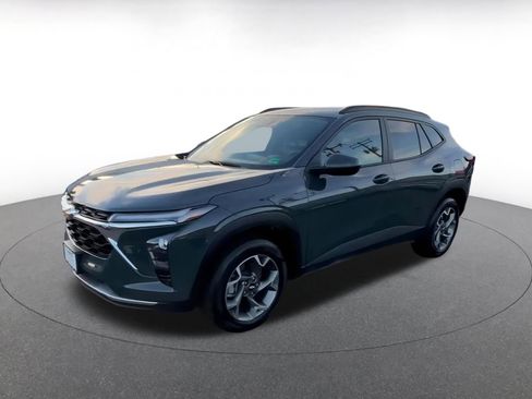 Used 2025 Chevrolet Trax LT image 8