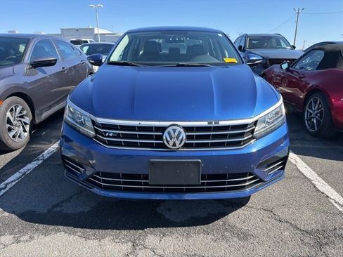 Used 2017 Volkswagen Passat 1.8T R-Line w/ R-Line Lighting Package image 2