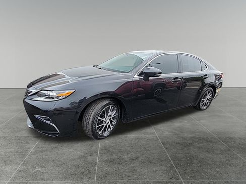 Used 2017 Lexus ES 350 w/ Luxury Package FWD image 4