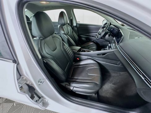 Used 2024 Hyundai Elantra Limited image 29