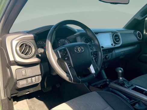 Used 2022 Toyota Tacoma TRD Off-Road image 15