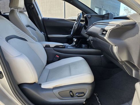 Used 2019 Lexus UX 200 image 14