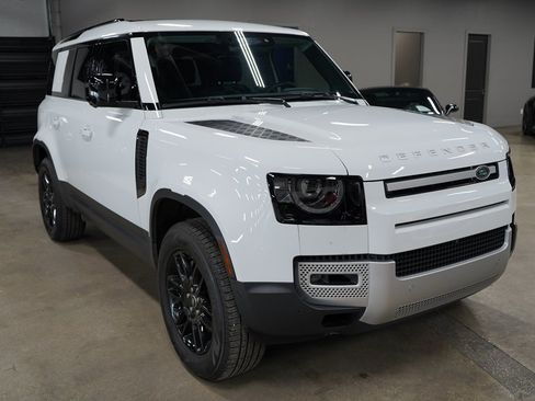 Used 2025 Land Rover Defender 110 S AWD/4WD image 7