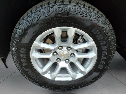 Used 2023 Chevrolet Silverado 1500 LT AWD/4WD image 9