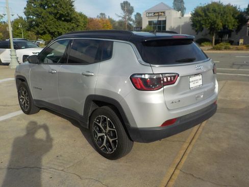 Used 2025 Jeep Compass Limited AWD/4WD image 10