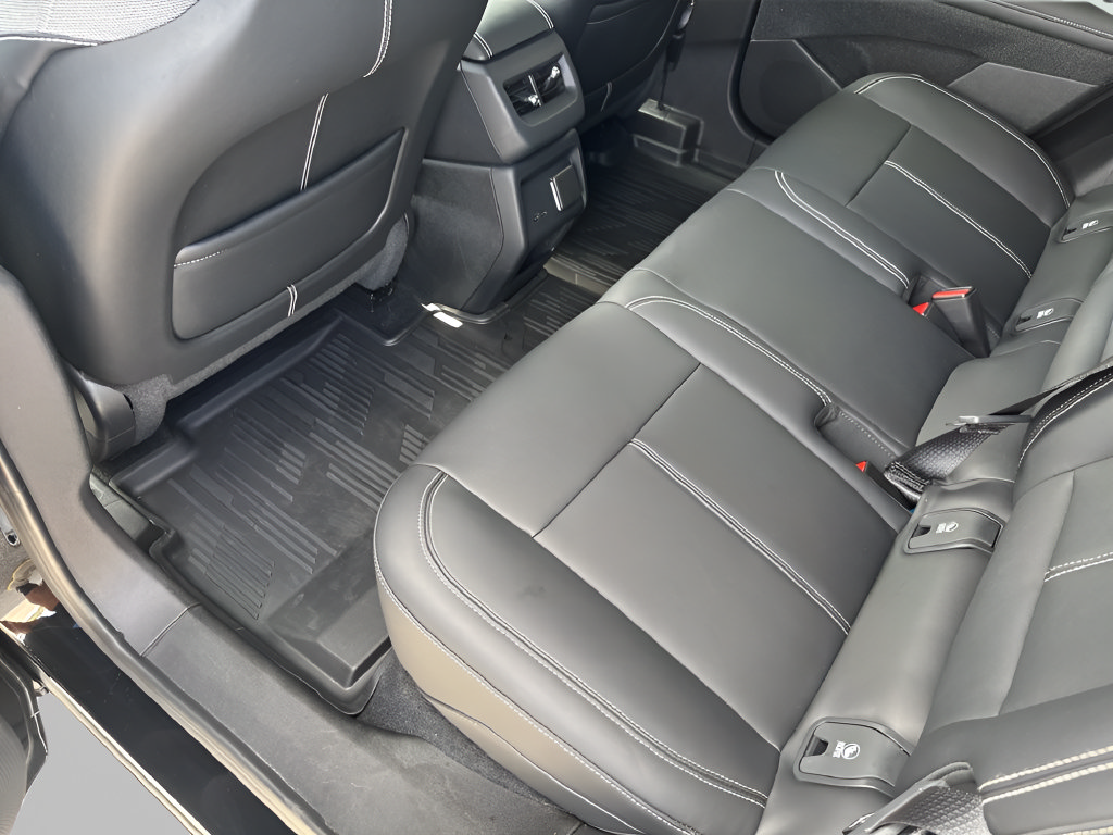 Certified 2025 Cadillac Optiq Luxury 1 AWD/4WD image 33
