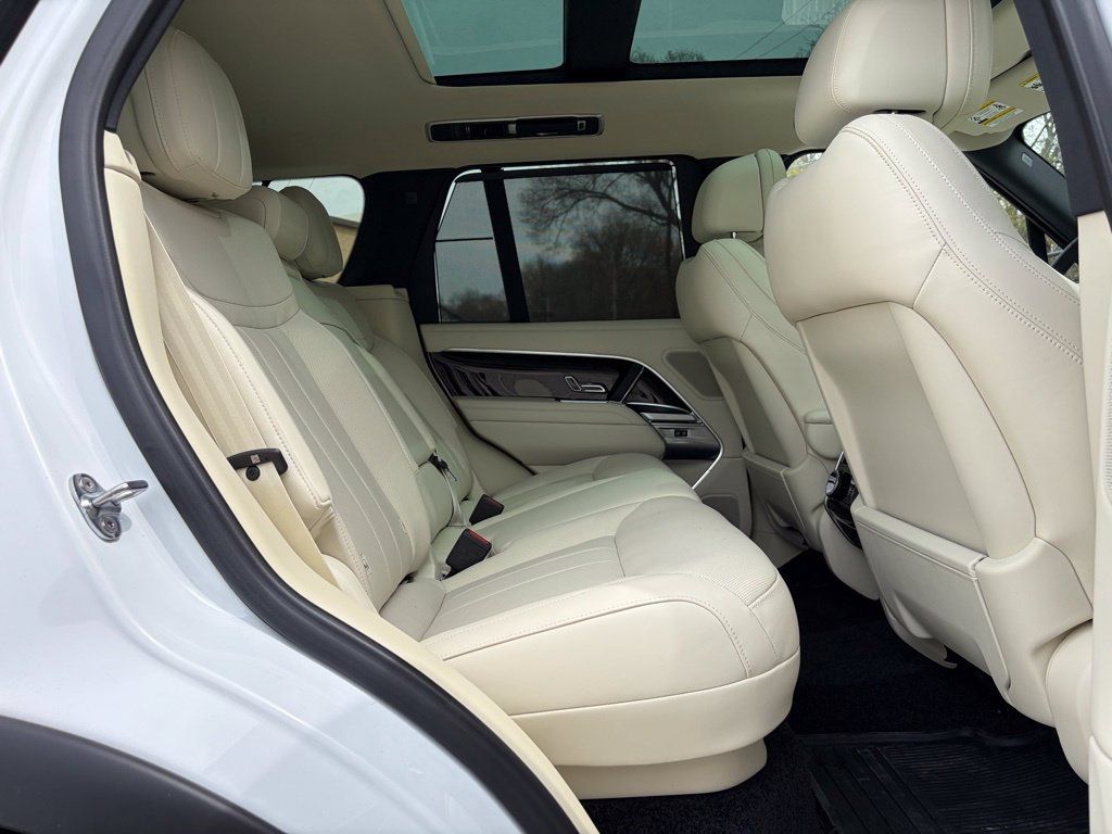 New 2025 Land Rover Range Rover SE AWD/4WD image 17