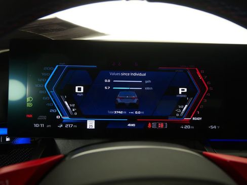 Certified 2025 BMW M5 w/ Carbon Package image 30