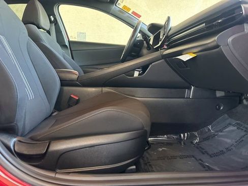 Certified 2025 Hyundai Elantra Sport image 33