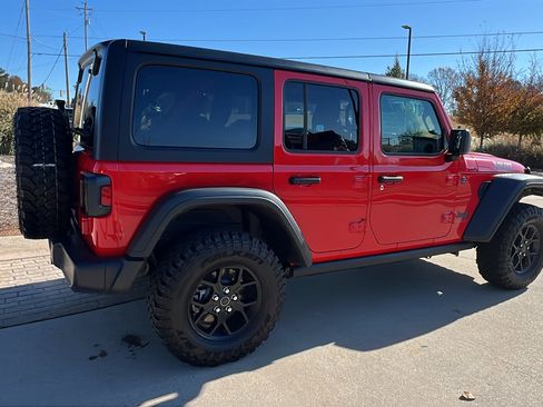 Used 2025 Jeep Wrangler Willys image 8