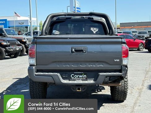 Used 2021 Toyota Tacoma TRD Sport image 10