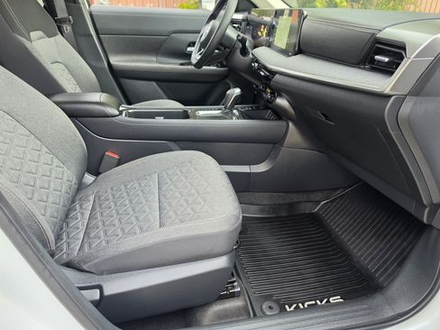 Used 2026 Nissan Kicks SV FWD image 12