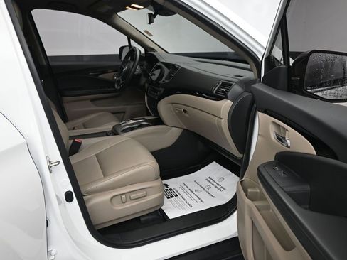 Used 2021 Honda Pilot Touring image 13
