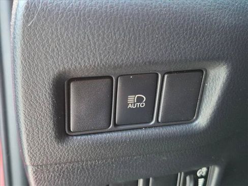 Used 2020 Toyota C-HR XLE FWD image 10