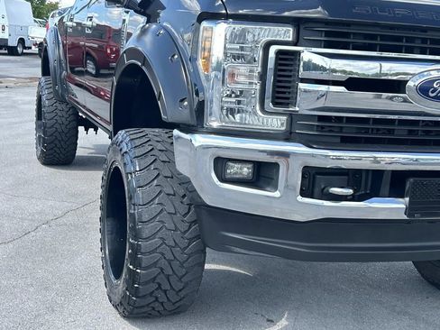 Used 2019 Ford F250 XLT w/ XLT Premium Package AWD/4WD image 12