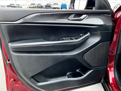 Used 2023 Jeep Grand Cherokee Altitude image 9