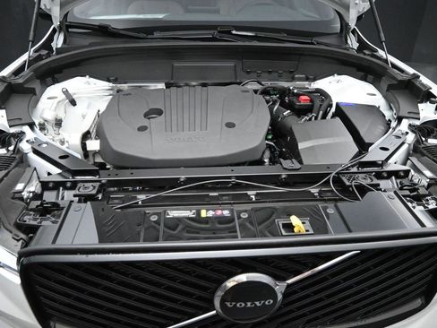 New 2026 Volvo XC60 B5 Core w/ Climate Package image 40