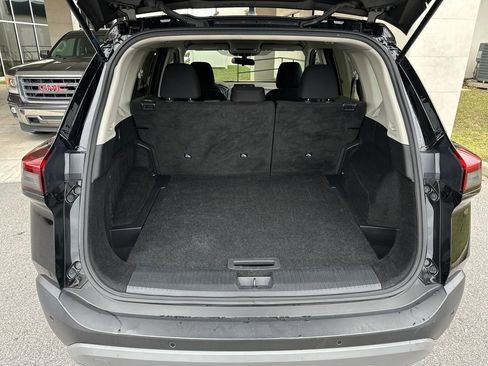 Used 2023 Nissan Rogue S image 29