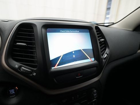 Used 2015 Jeep Cherokee Latitude w/ Comfort/Convenience Group image 18