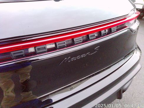 Used 2023 Porsche Macan S image 9