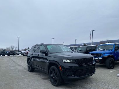 Used 2023 Jeep Grand Cherokee Altitude