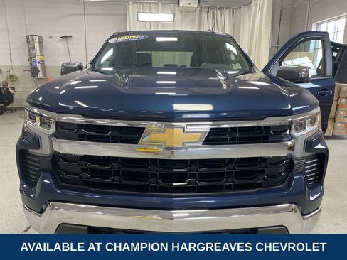 Used 2022 Chevrolet Silverado 1500 LT AWD/4WD image 39