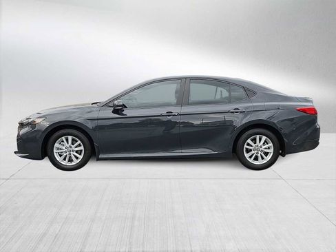 Used 2025 Toyota Camry LE image 5