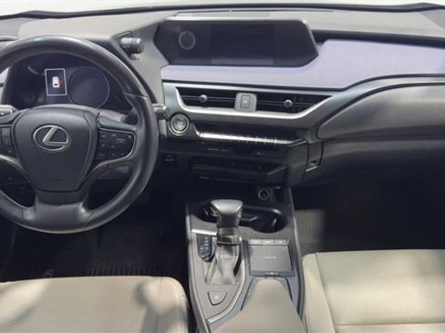 Used 2022 Lexus UX 200 w/ Premium Package image 17