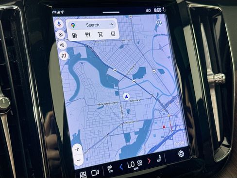 Certified 2023 Volvo XC60 B5 Plus w/ Climate Package image 13