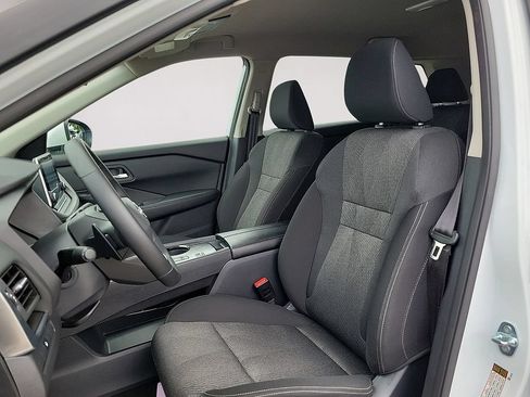 Used 2025 Nissan Rogue SV FWD image 11