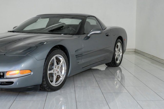 Used 2003 Chevrolet Corvette Coupe w/ Preferred Equipment Group RWD image 50