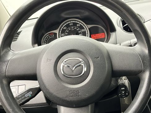 Used 2014 MAZDA MAZDA2 Sport FWD image 11