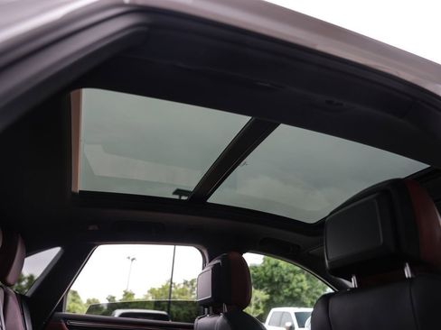 Certified 2025 Porsche Macan image 4