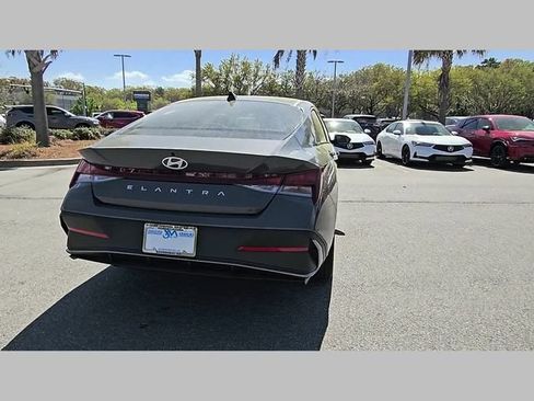 Used 2024 Hyundai Elantra SEL FWD image 25
