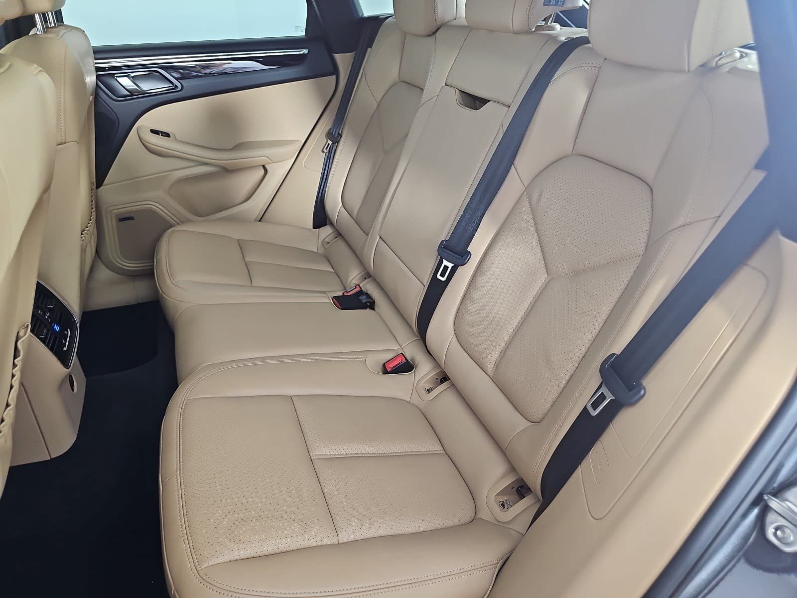 Used 2018 Porsche Macan w/ Premium Package Plus AWD/4WD image 13