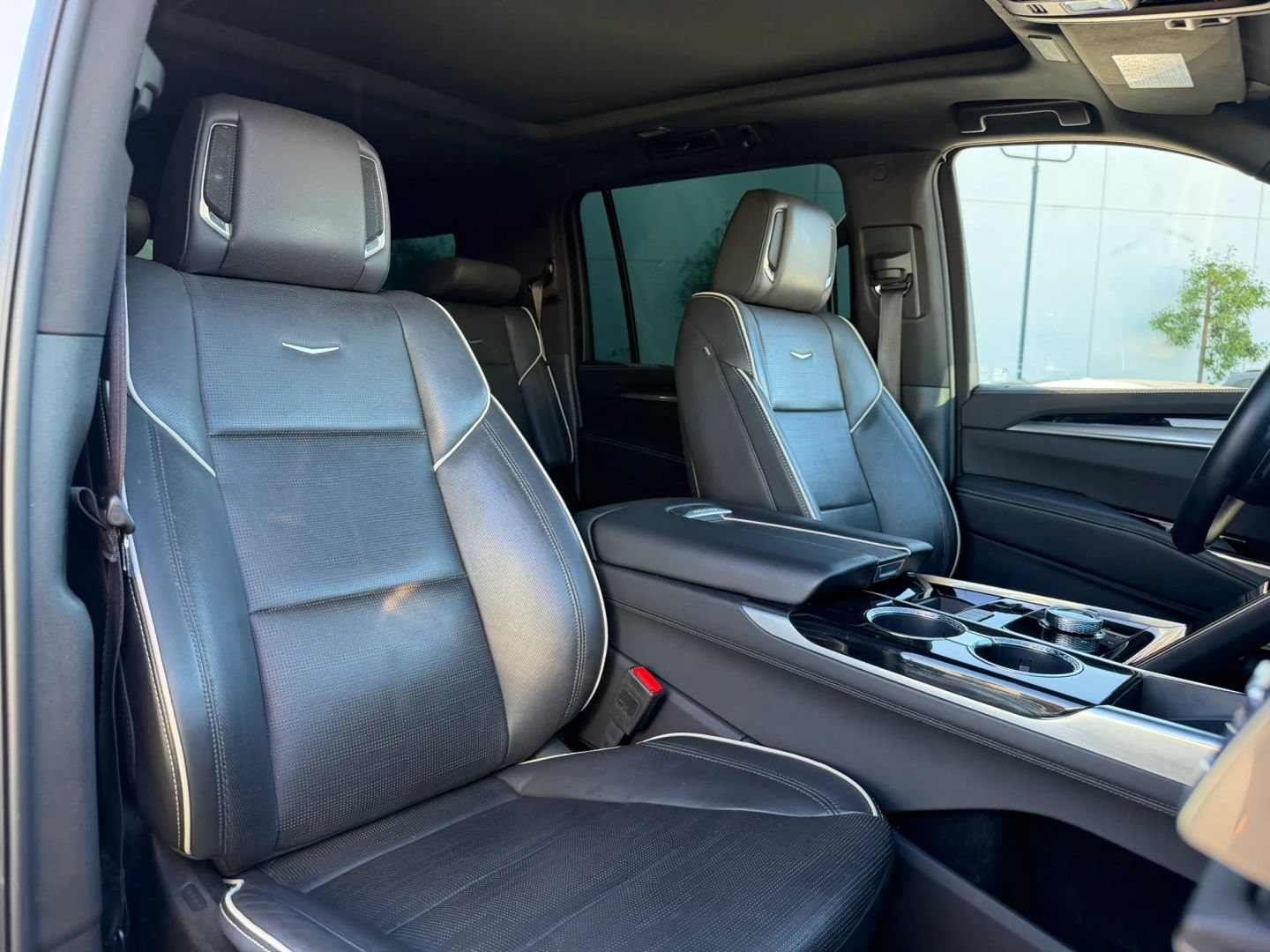 Used 2025 Cadillac Escalade ESV Sport AWD/4WD image 12