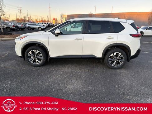 Certified 2023 Nissan Rogue SV image 9