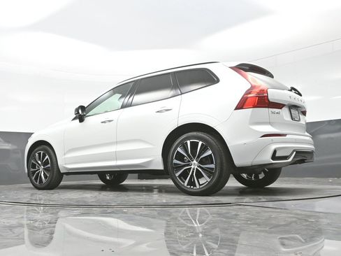 Used 2024 Volvo XC60 B5 Plus image 33