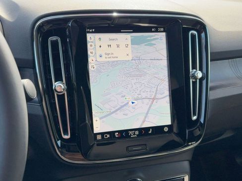 Used 2025 Volvo EC40 Ultra image 28