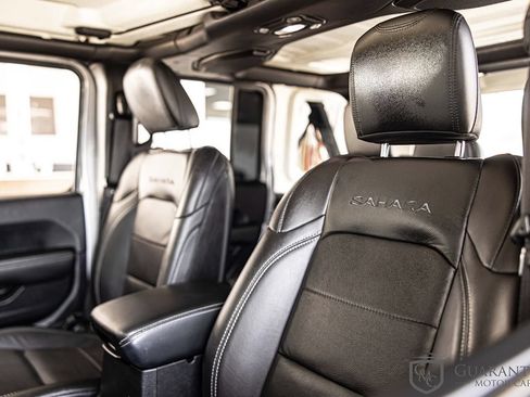 Used 2018 Jeep Wrangler Unlimited Sahara AWD/4WD image 16