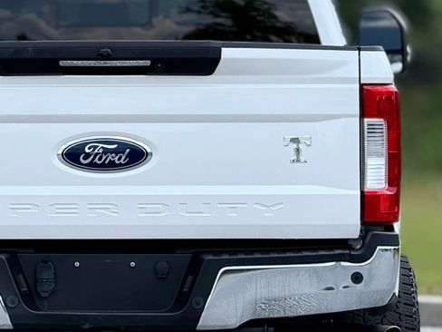 Used 2017 Ford F250 Lariat w/ Lariat Ultimate Package AWD/4WD image 17