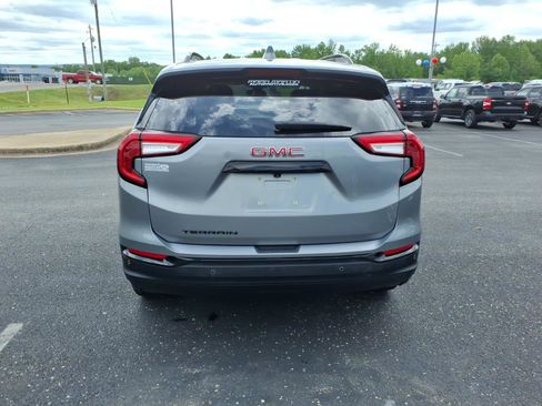 Used 2024 GMC Terrain SLT w/ Tech Package FWD image 4