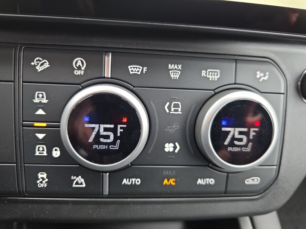 New 2026 Land Rover Defender 110 X-Dynamic SE AWD/4WD image 17