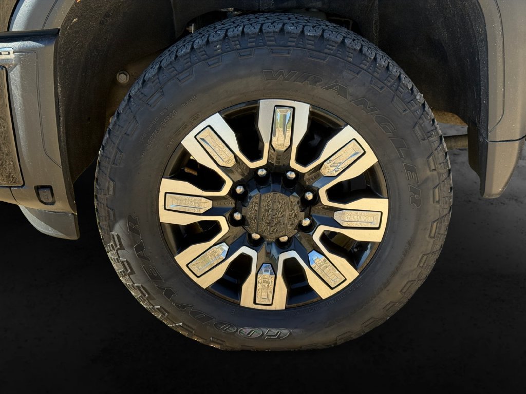 Used 2024 GMC Sierra 2500 Denali AWD/4WD image 11