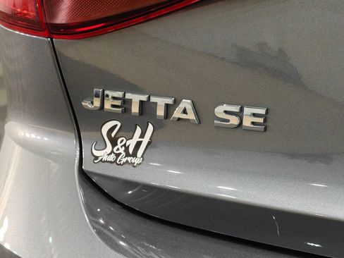 Used 2017 Volkswagen Jetta SE FWD image 39