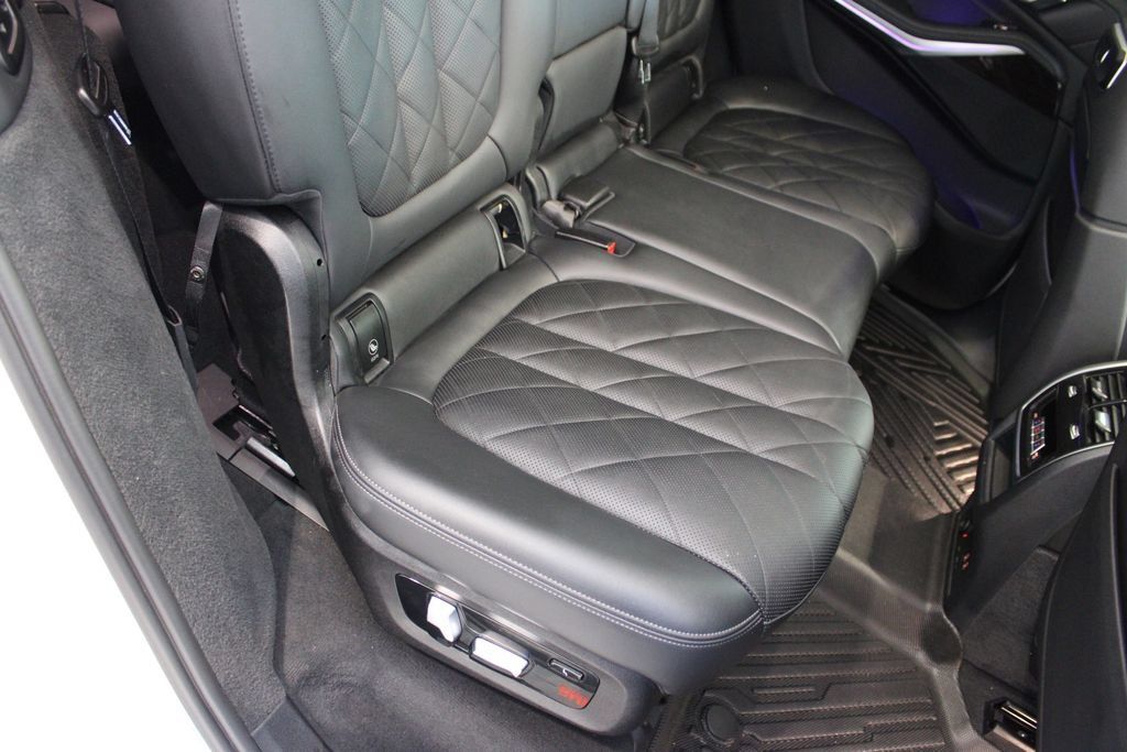 Used 2023 BMW X7 xDrive40i AWD/4WD image 25