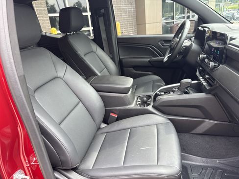 Used 2025 Chevrolet Colorado Trail Boss AWD/4WD image 31