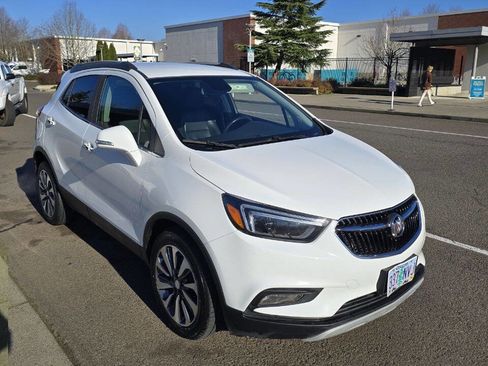 Used 2020 Buick Encore Essence image 3