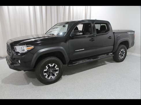 Used 2023 Toyota Tacoma TRD Off-Road AWD/4WD image 3